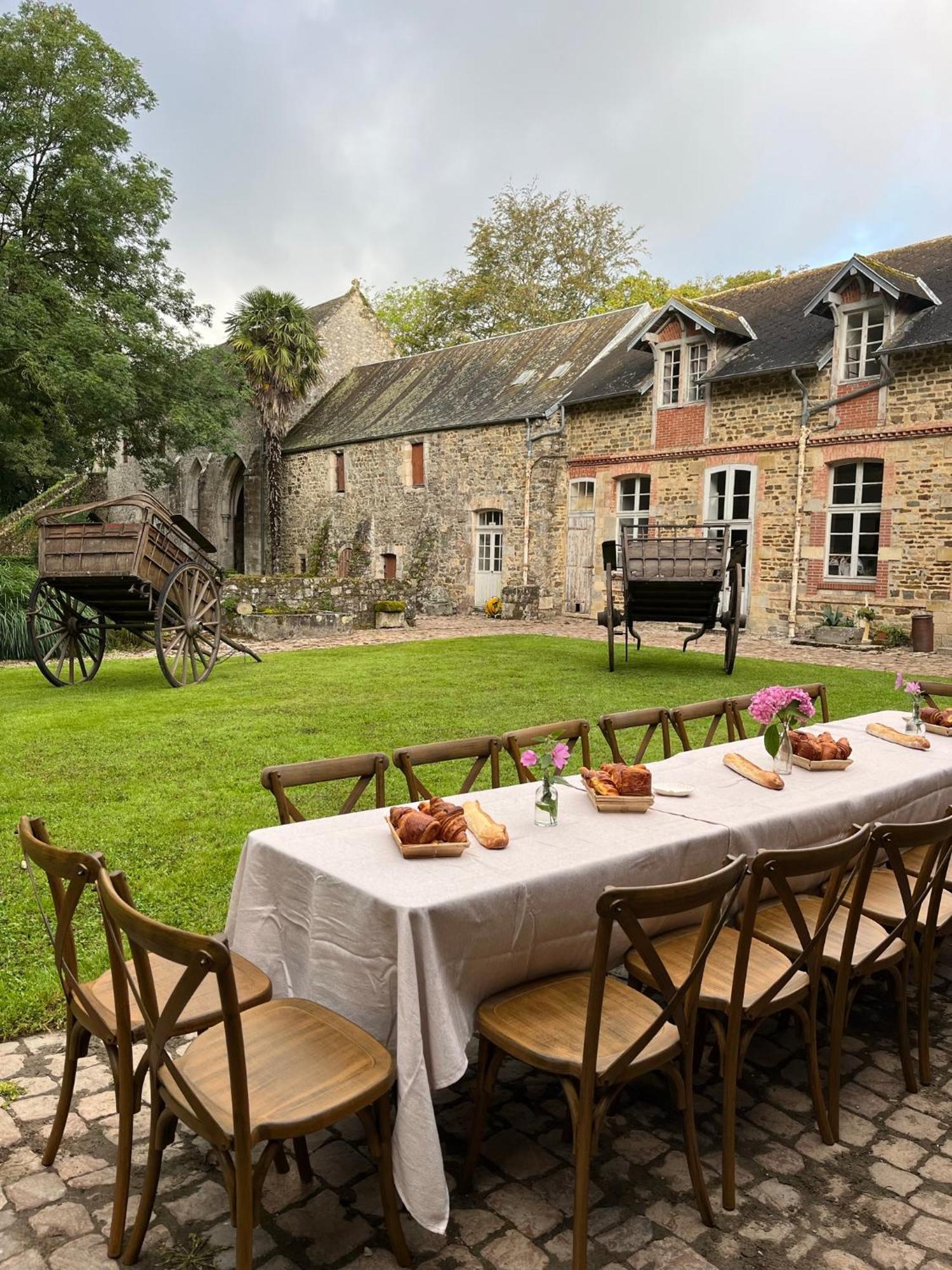 Abbaye De Blanchelande Acomodação com café da manhã Neufmesnil Exterior foto